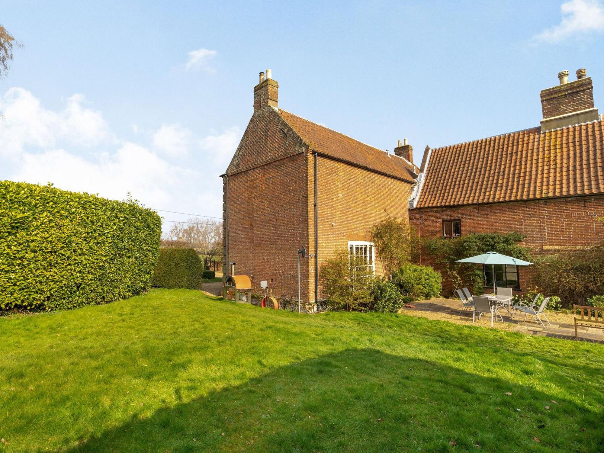 Hemblington Hall Arts And Leisure Ltd South Walsham Bagian luar foto