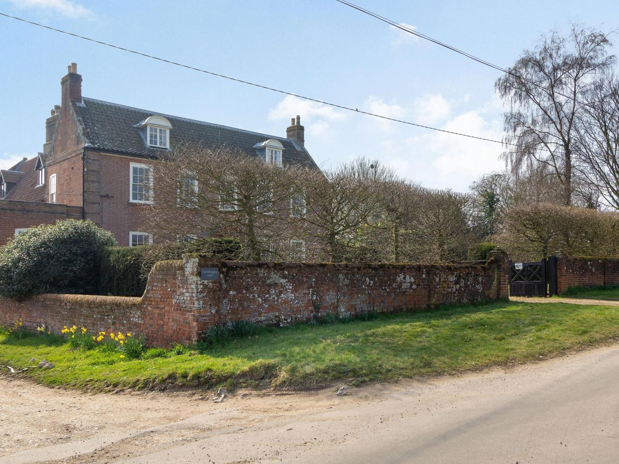 Hemblington Hall Arts And Leisure Ltd South Walsham Bagian luar foto