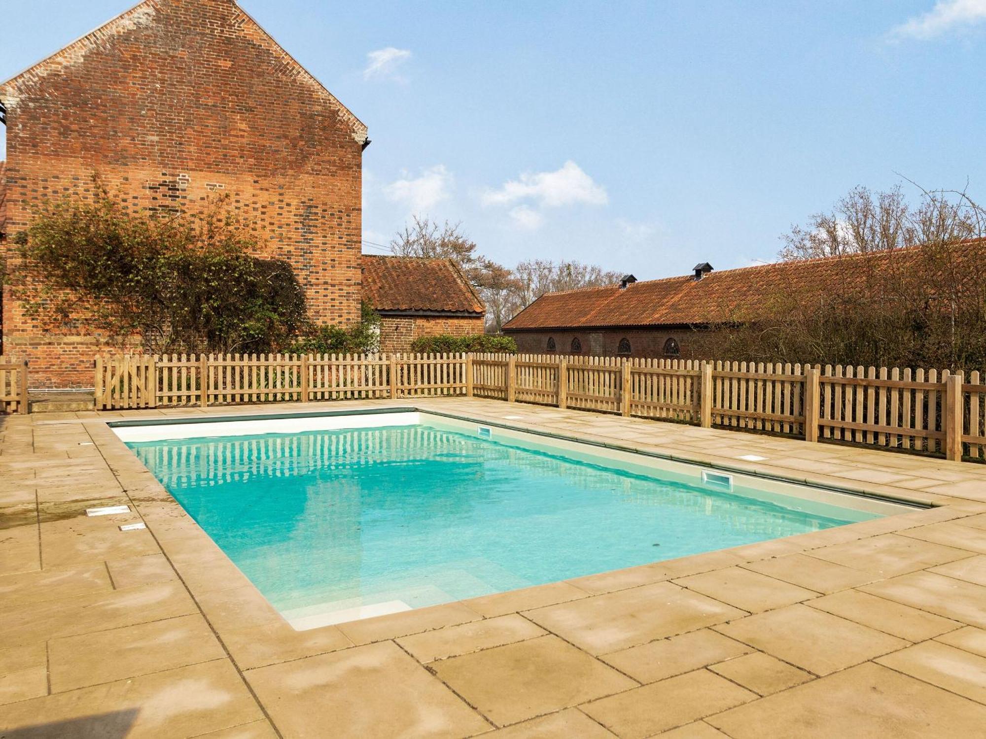 Hemblington Hall Arts And Leisure Ltd South Walsham Bagian luar foto