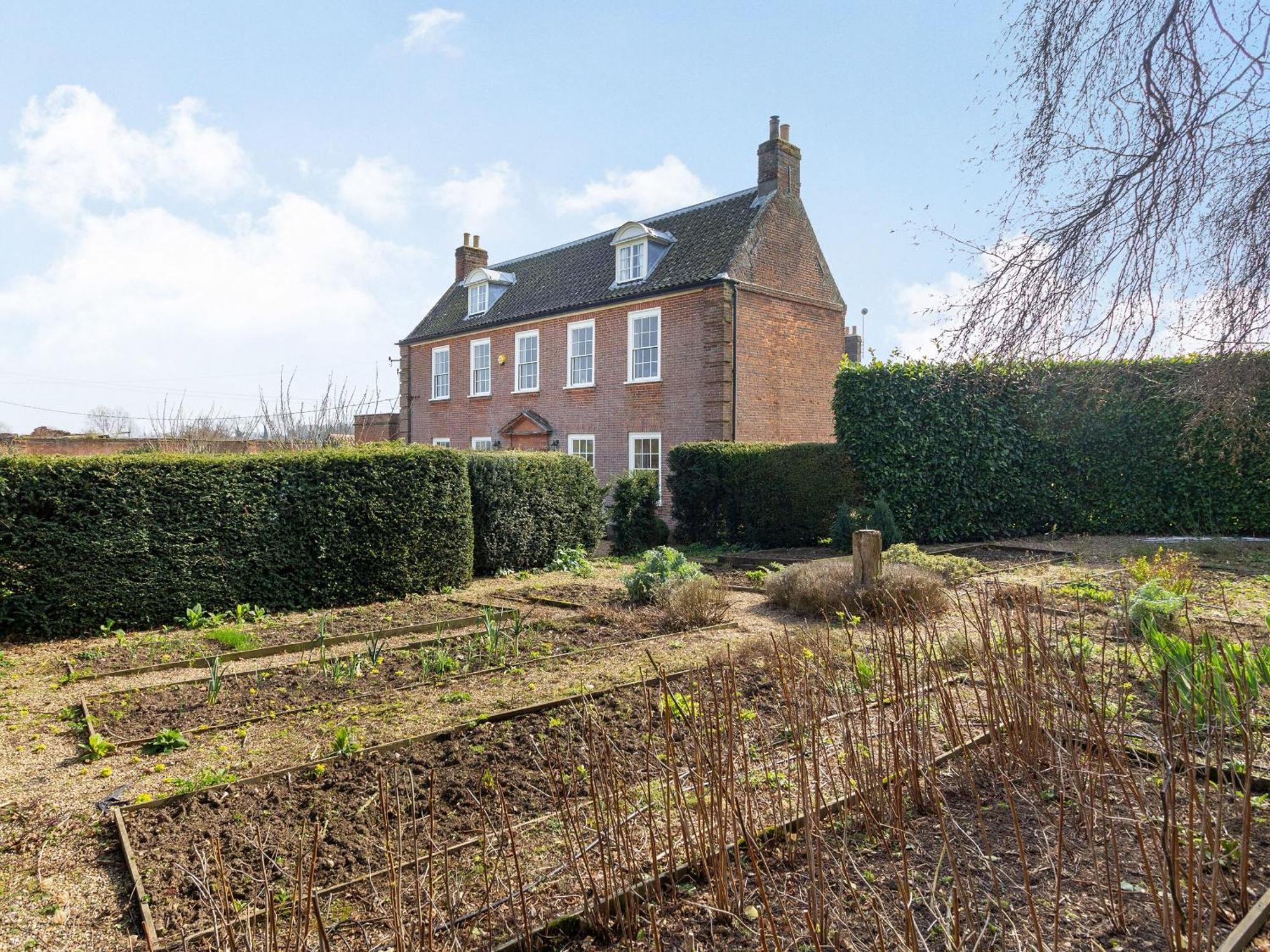 Hemblington Hall Arts And Leisure Ltd South Walsham Bagian luar foto