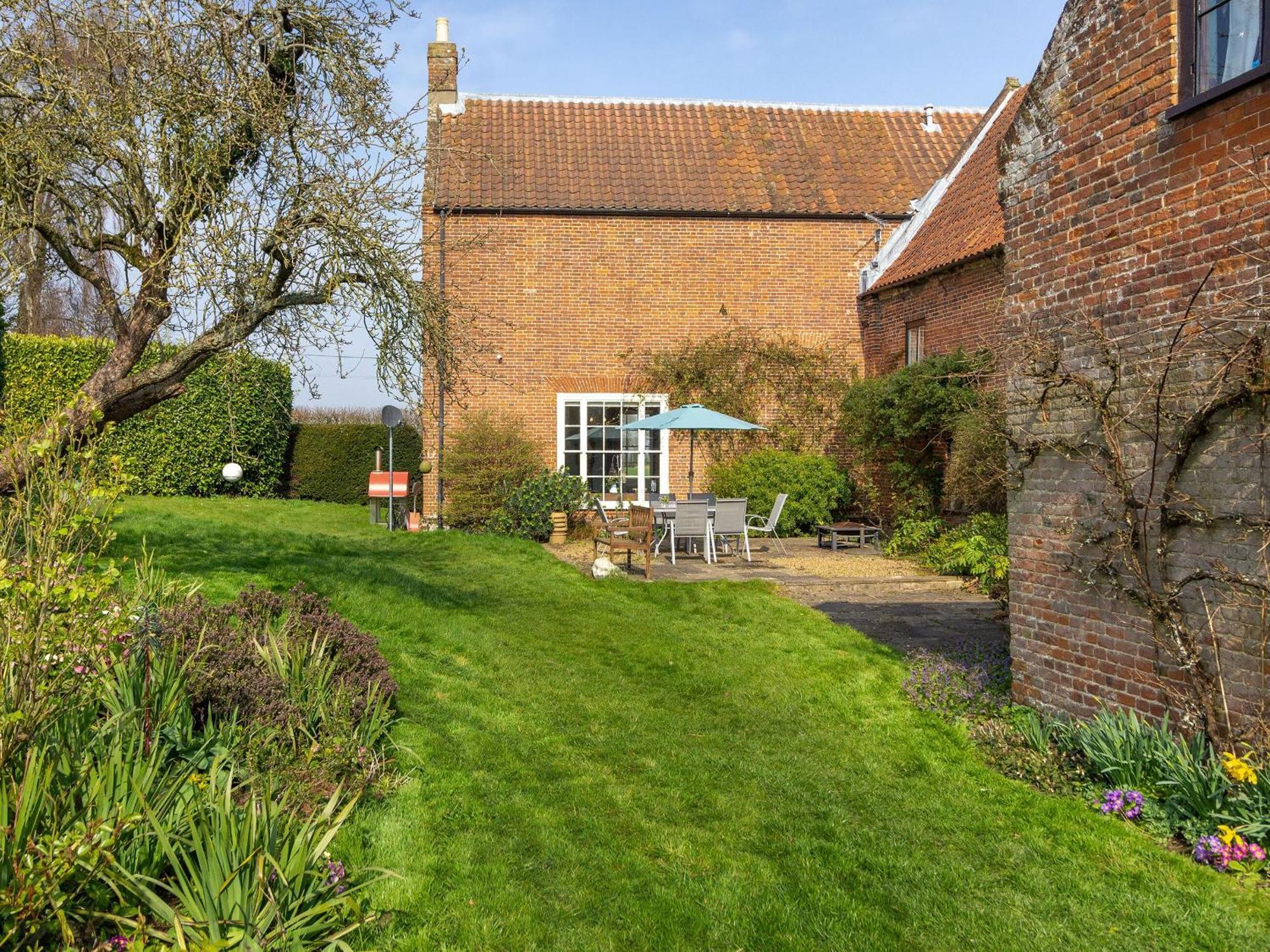 Hemblington Hall Arts And Leisure Ltd South Walsham Bagian luar foto